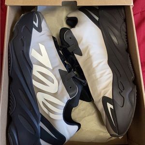 COPY - YEEZY 700 “BONE”